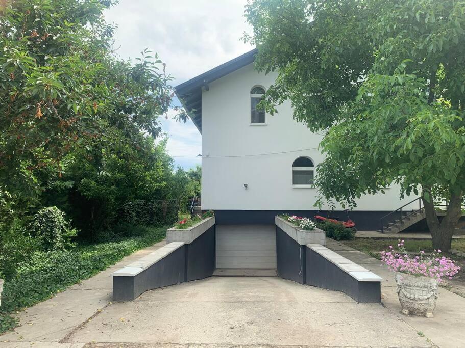 Erd - Csendes, Kenyelmes Csaladi Haz Apartment Exterior foto